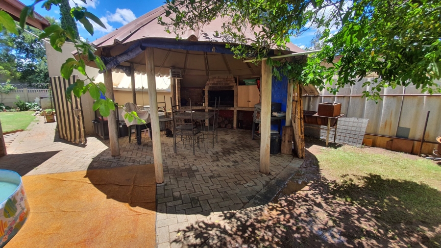 4 Bedroom Property for Sale in Fleurdal Free State